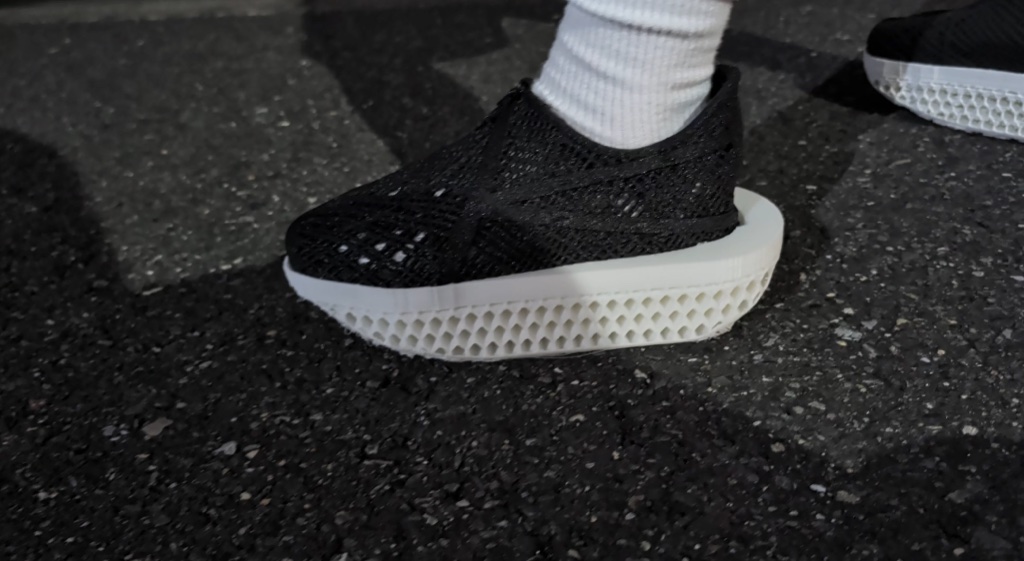 Close-up of the K-Dash shoe on Kanata's foot showing the honeycomb sole